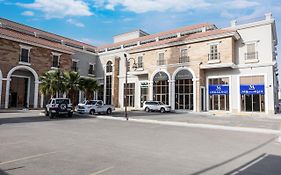 Tura Residence